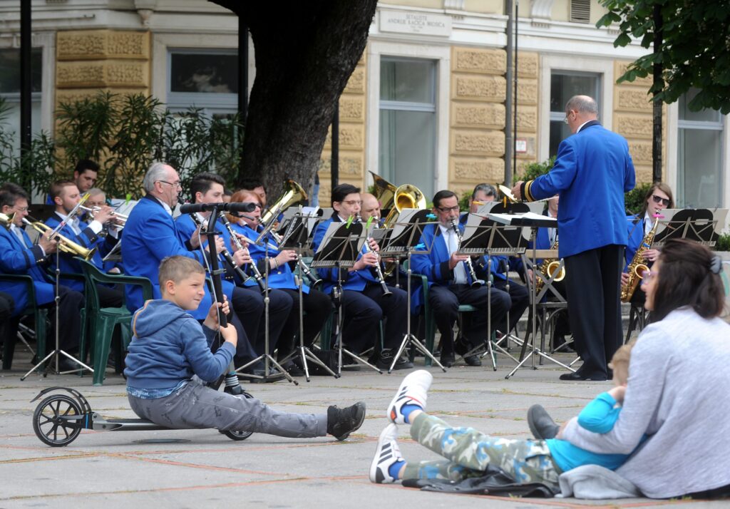 Gradska-glazba-Trsat-na-prvom-promenadnom-koncertu-na-Kontu-Ovo-bi-morala-postati-tradicija-scaled